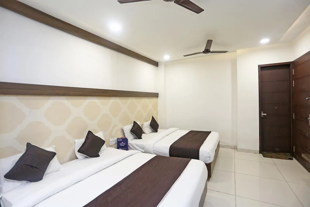 Hotel Oyo 18422 Central Grand Belanganj