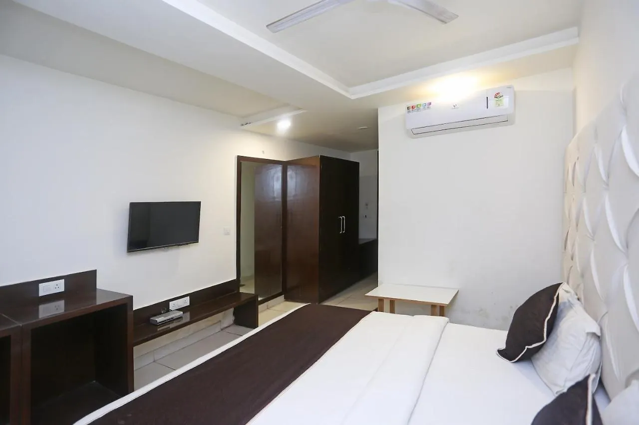 Oyo 18422 Central Grand Belanganj