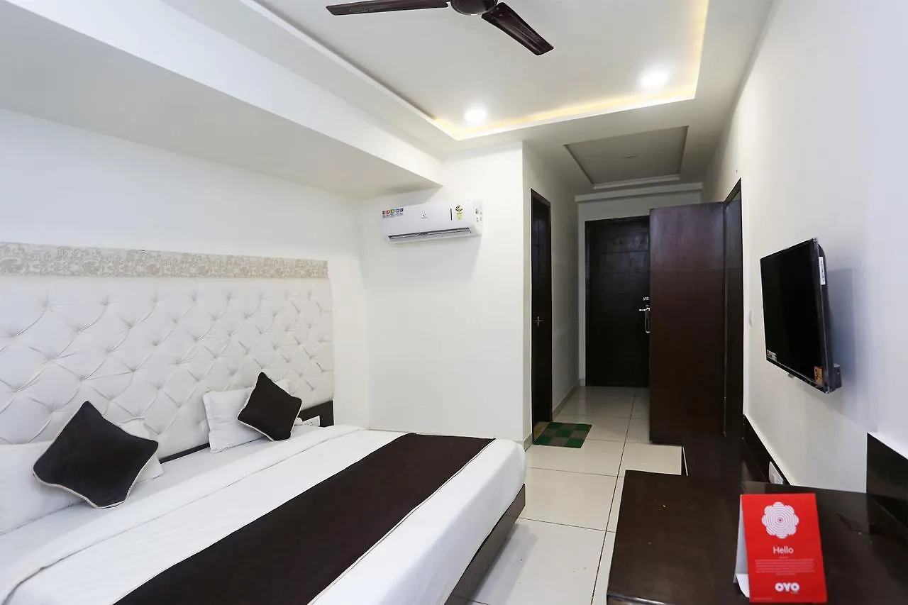 Hotel Oyo 18422 Central Grand Belanganj
