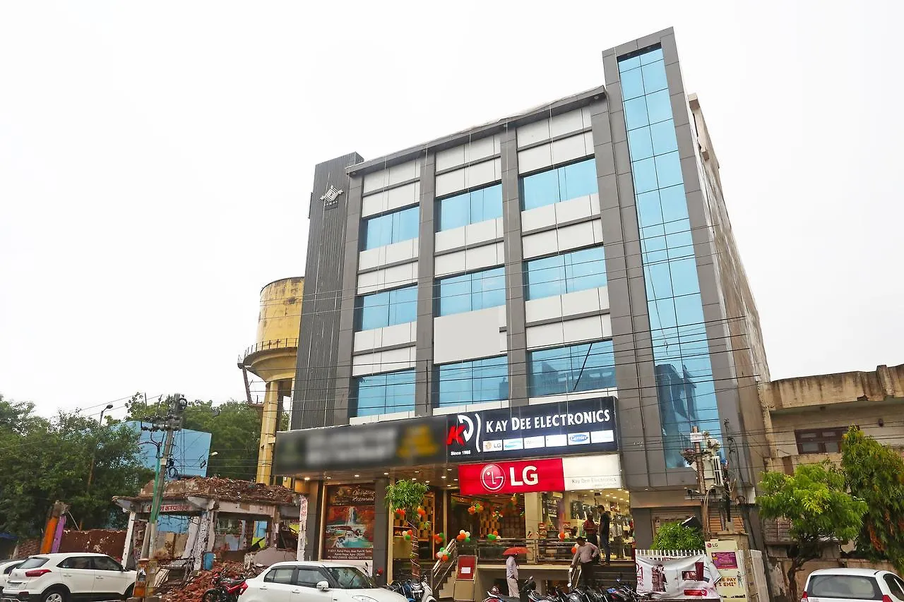 Oyo 18422 Central Grand Belanganj Hotel